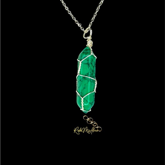 Green Howlite Turquoise Necklace - Picture 3 of 3